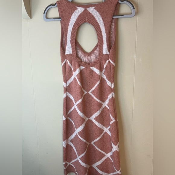 Fashion Nova Women Sweater Dress. Deep V Front Back is out size M - Picture 9 of 16